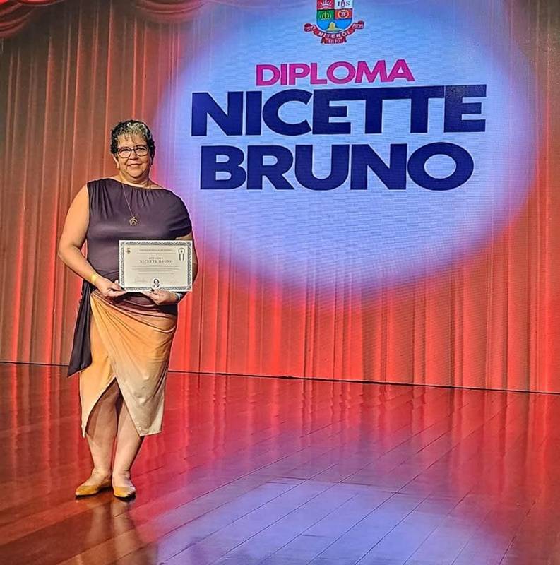 O Espaço de Leitura Tatiana Belinky é um projeto cultural/literário fundado e mantido por Mônica Martins, em Niterói.